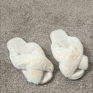Cozy Cream Fuzzy Slippers
